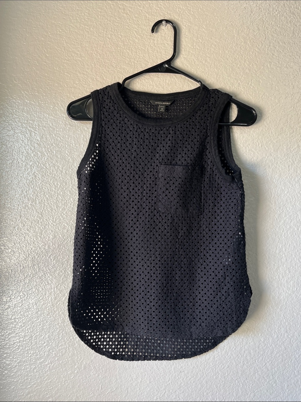 Banana Republic Black Eyelet Tank Front Pocket Sz XS Casual Summer Chic TC0594
